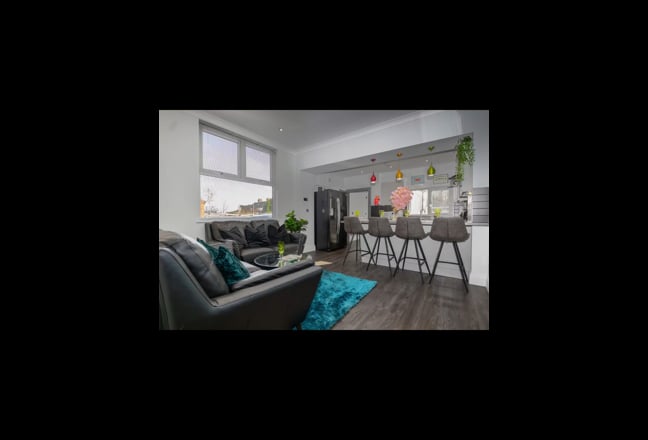 High-End Studio Apartment — ST5 — Includes Bills Main Photo