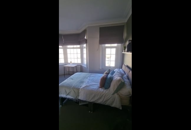 Large room with private ensuite (Brook) Main Photo