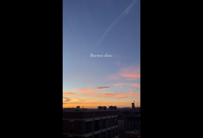 South-Facing Room in E&C - clean  & calm Main Photo