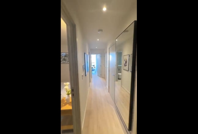 Large Double Room in Modern w Ensuite -3 Bed Flat  Main Photo