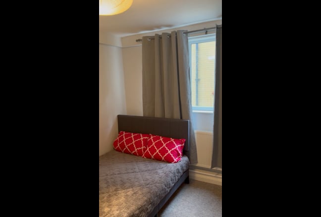 Spacious double furnished bedroom to rent Main Photo