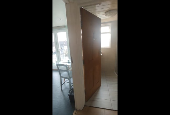 Loft Converted 1 Bedroom Flat Space Main Photo