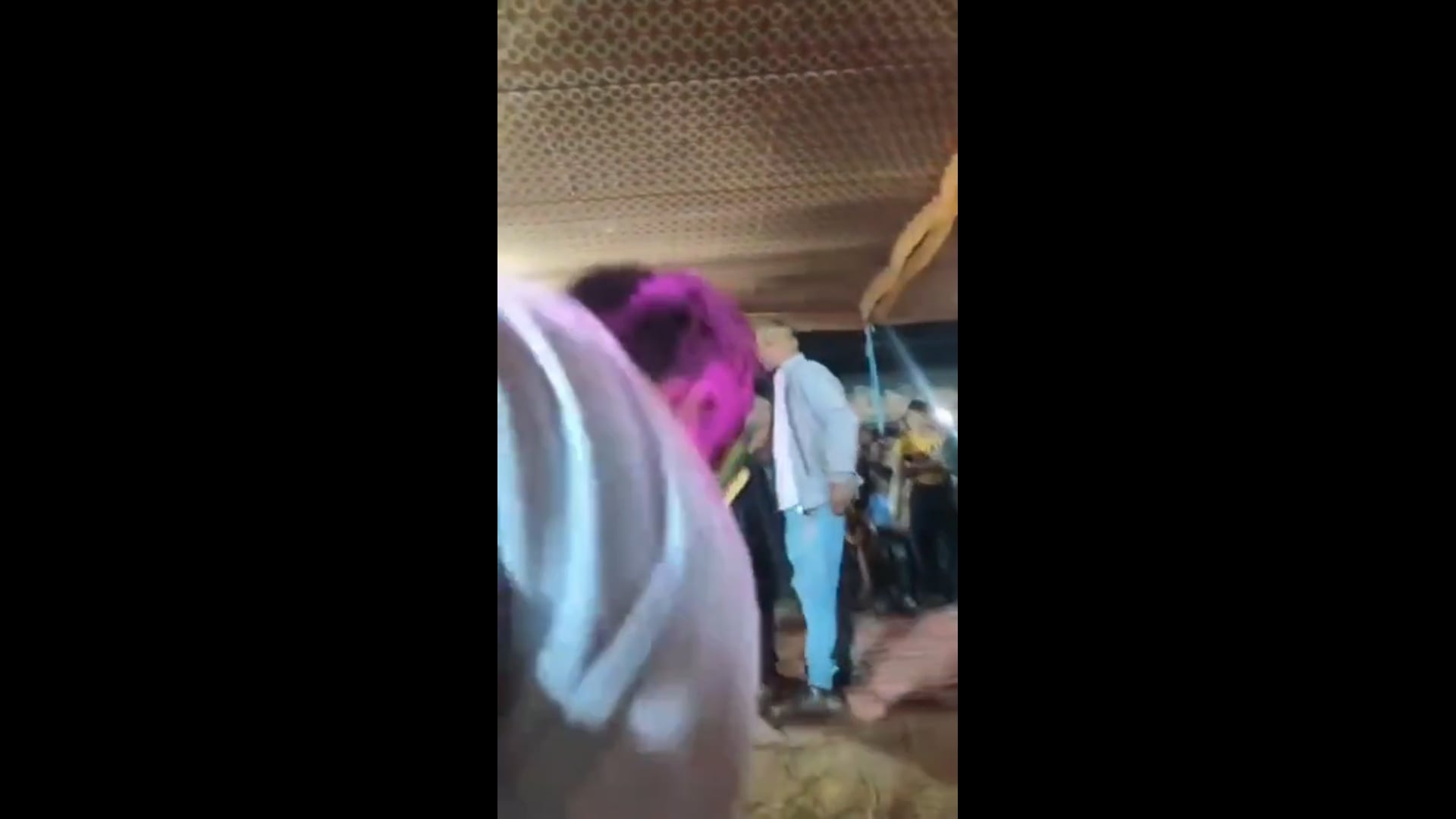 पूर्व मुखिया के होली मिलन में क्या हुआ ऐसा कि भड़क उठे ग्रामीण? अश्लील गीतों पर मचा बवाल