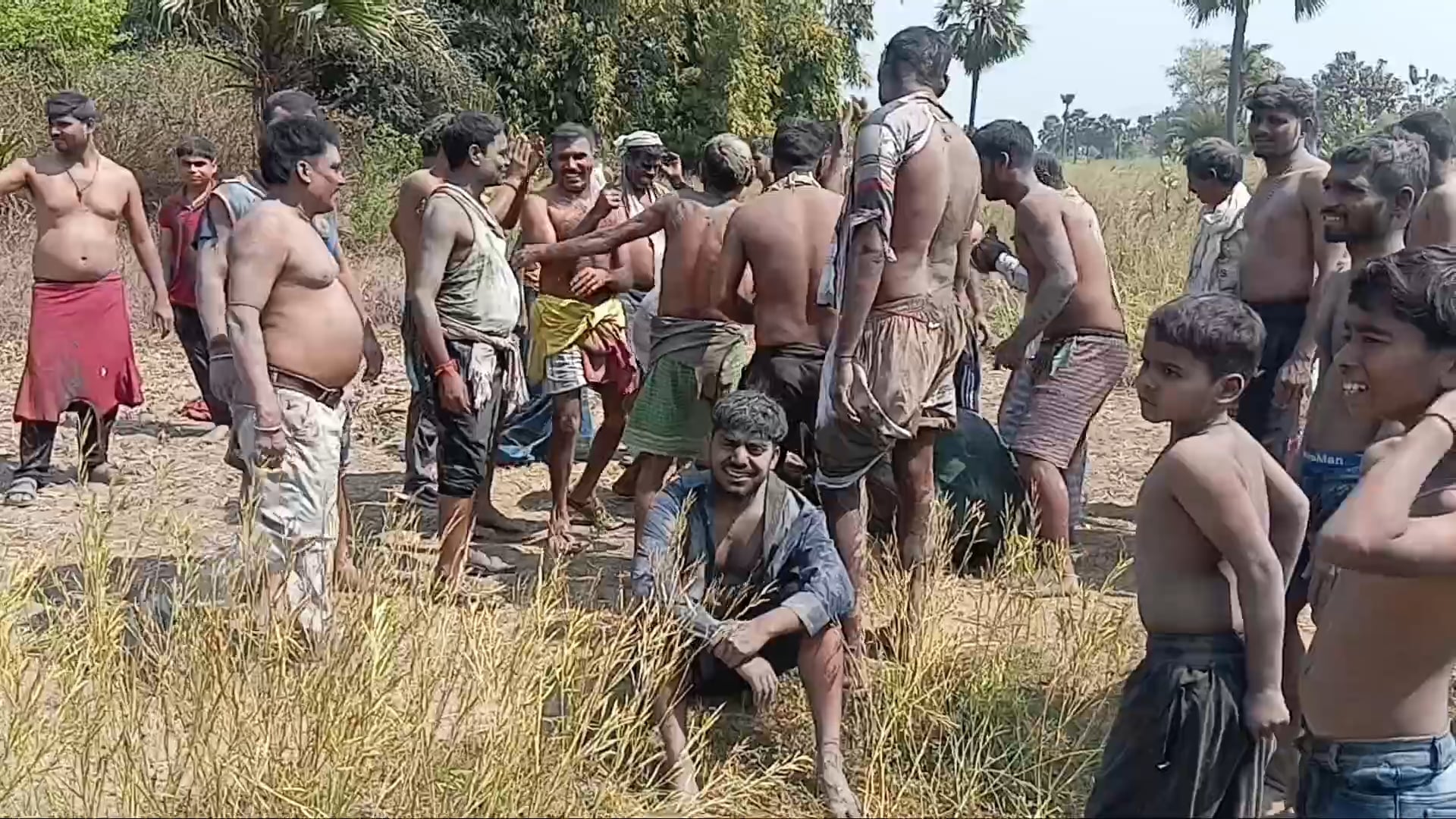 बिहार के गांव की होली कादो  माटी के संग