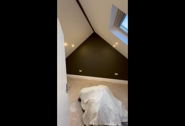 New En-Suite Loft Room – close to station Main Photo