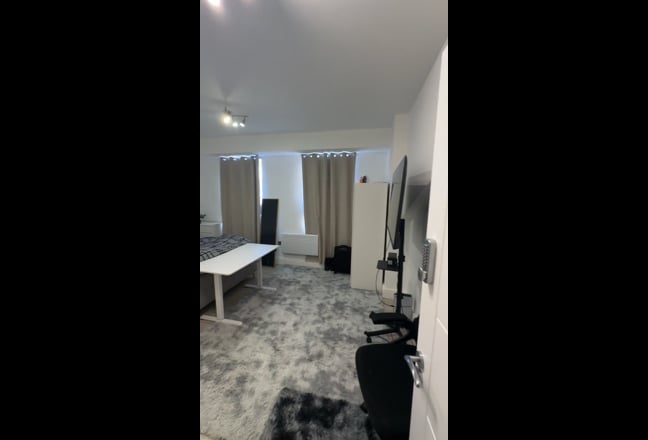 Huge Double bedroom  Main Photo