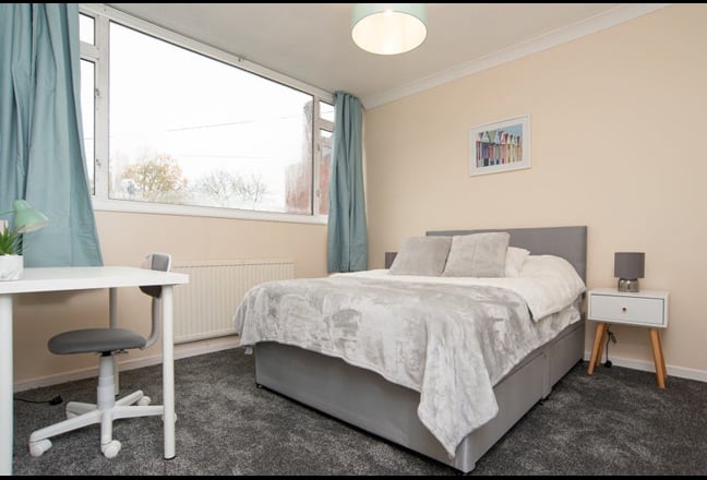 ✨ Spacious Double Room in a Charming Home! 🏡 Main Photo