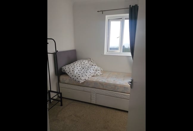 1 room available in a 2 bed terraced house  Main Photo