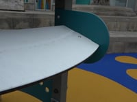 Reobre el parc infantil de la Plaça de les Escoles