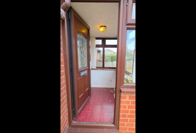 Brand Newly Refurbed. Fully Furnished 3 Bed House Main Photo