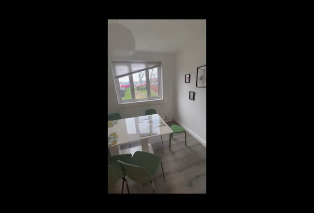 Fully Furnished Room in Central Llandudno Main Photo