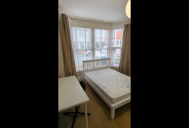 2 double bedrooms with one shared bathroom Main Photo