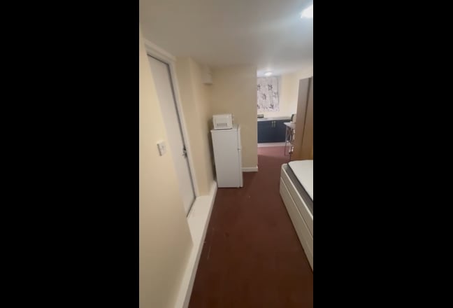 Self contained studio room Main Photo