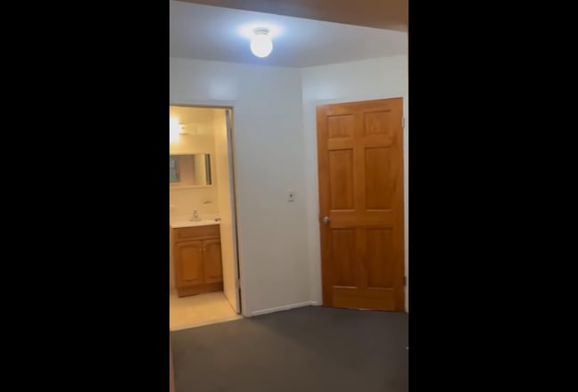 Room with private bathroom  Main Photo