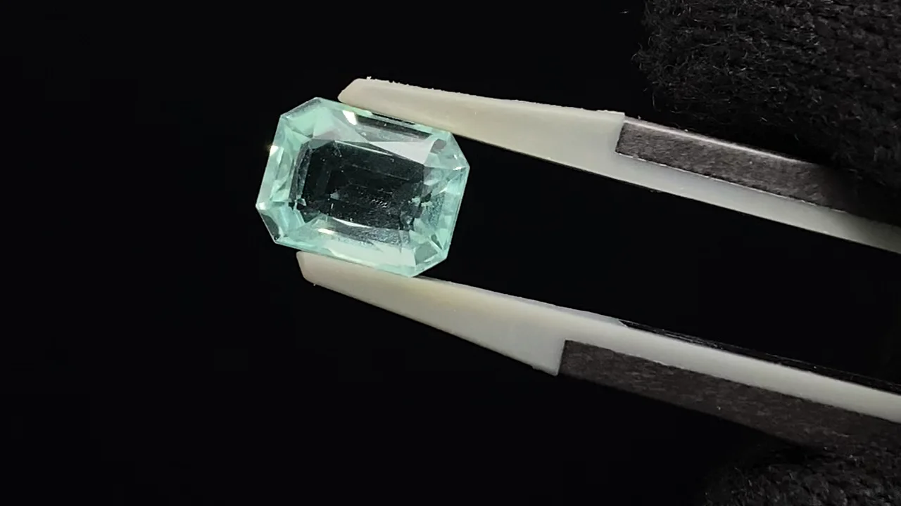 宝石質ブルーグリーンフローライト ルース ファセットカット 1粒 NO