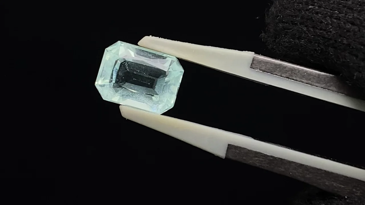 宝石質ブルーグリーンフローライト ルース ファセットカット 1粒 NO