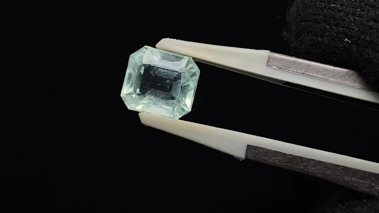 宝石質ブルーグリーンフローライト ルース ファセットカット 1粒 NO