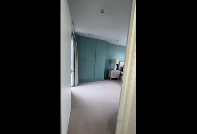 Large Loft Room with Ensuite – Tooting Bec Main Photo