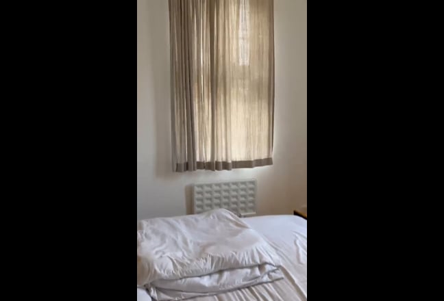 Modern Large Canary Wharf Room couples welcome  Main Photo