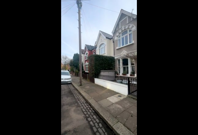 A stunning 1 bed flat on Ribblesdale Rd Furzedown Main Photo