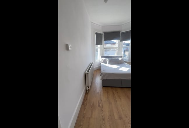 Double bedroom in NW10 Main Photo