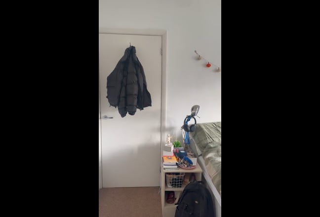 Double bedroom, 10 minute walk to Stag Hill Main Photo