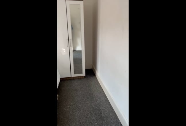 *1 Week Rent Free*Bright & Large Double Rooms –   Main Photo