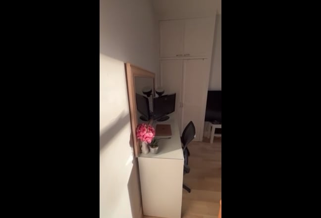 Double Room in Fun Girls House - South Wimbledon Main Photo