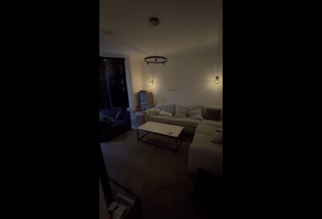 Double Bedroom in recently renovated house Main Photo