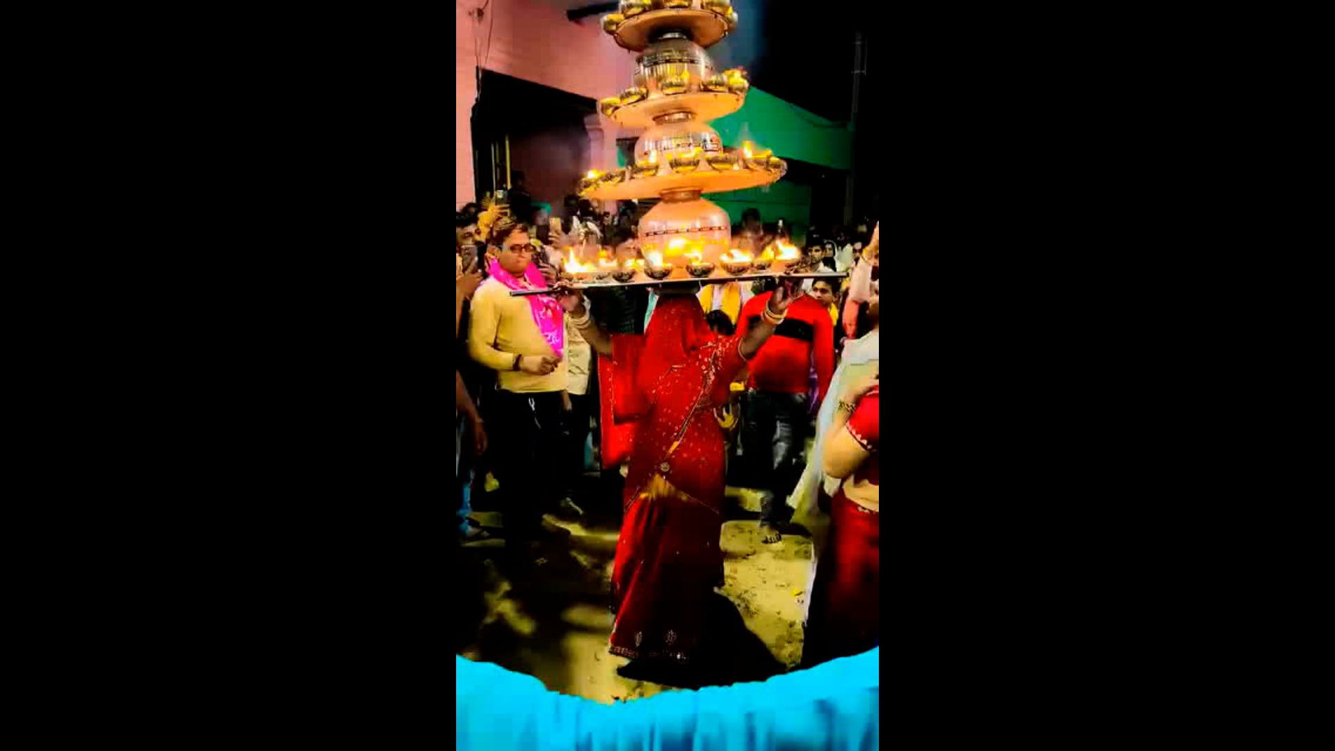 गौवर्धन गांव मुखराई में चरकुला नृत्य कार्यक्रम कुशलता पुरवक मनाया गया 