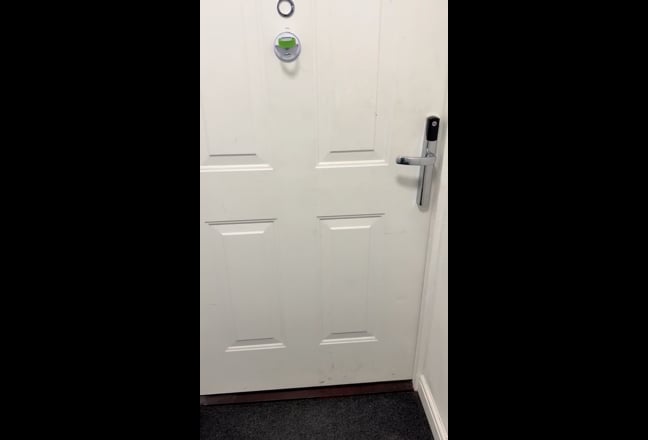 Bright, quiet, modern room in Bromley (BR1 3QD)  Main Photo