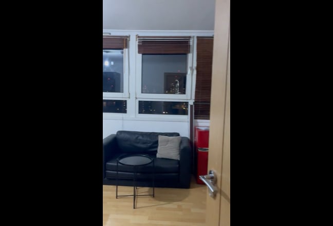 Nicely Decorated Flat Thames  River View Brit Room Main Photo