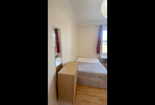 Bright Room located in Kensal Green - Zone 2 Main Photo