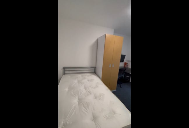 Studio all bills Inc-3 mins to UoL Main Photo