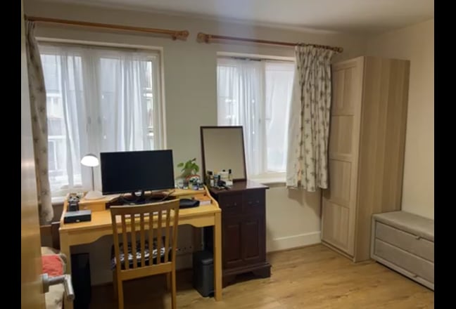 Spacious room gym pool near Canary Wharf Main Photo