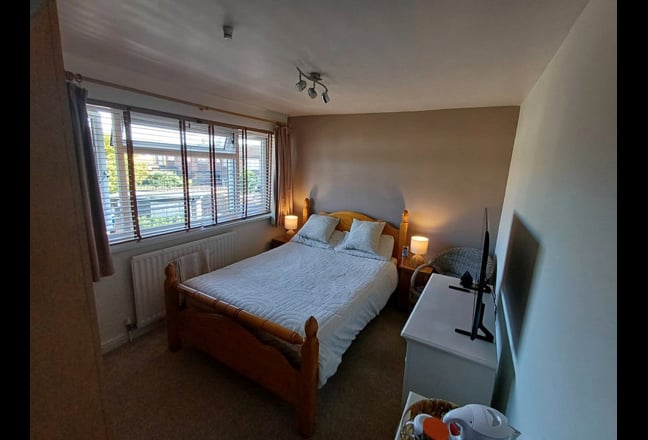Lovely comfortable double room now available Main Photo