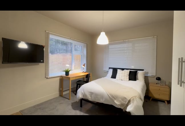  Large Studio | Kitchenette |All Bills | Fast Wifi Main Photo