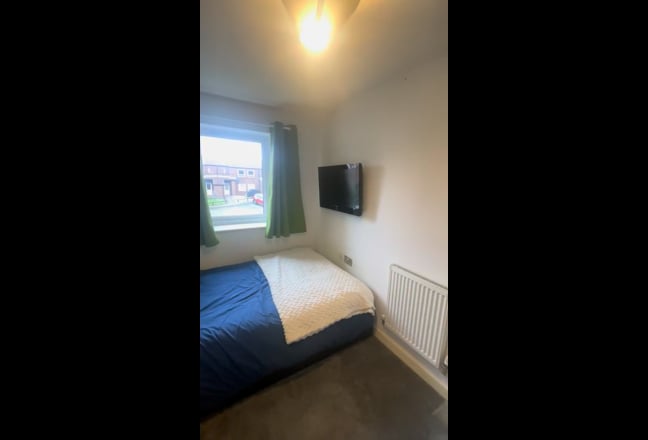 Spacious Furnished Double Room – &pound;650 PCM (All Bil Main Photo