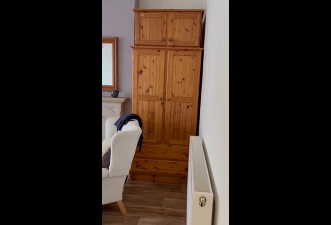 Beautiful large room . Main Photo