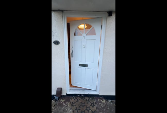 An ensuite and spacious double bedroom  Main Photo