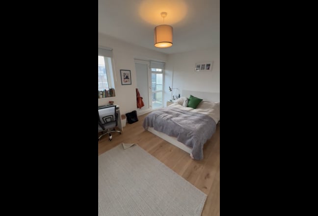 Lovely Room in Central London Flat Main Photo