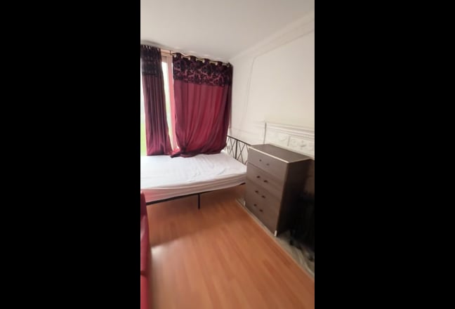 🏡 Bright Double Room Available Now – Private Gard Main Photo
