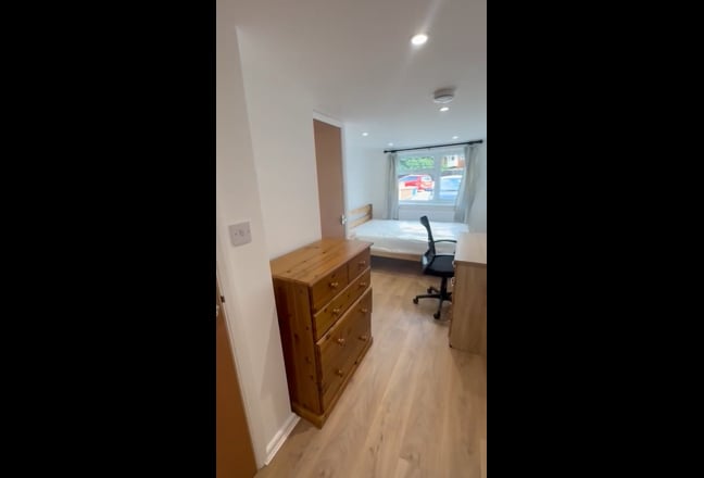 En-suite room in Cowley, Oxford (OX4) Main Photo