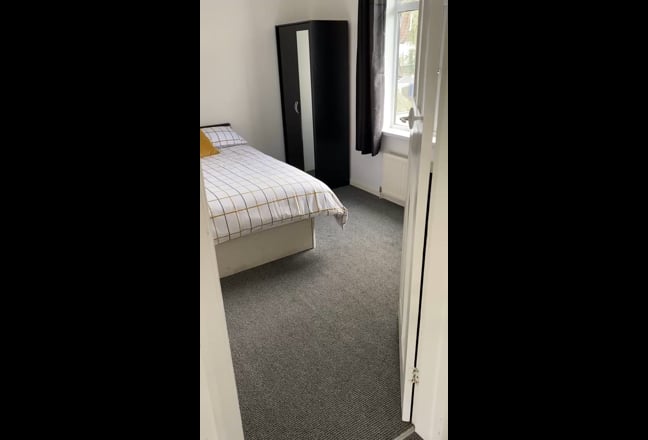 Double Room to Rent Main Photo