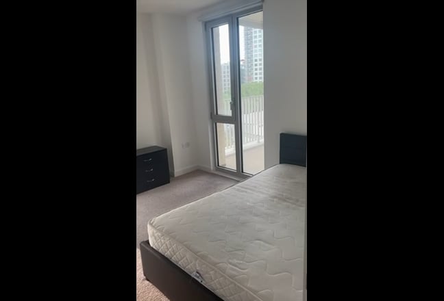 Spacious Double Room/Bed & Lovely Location!!!  Main Photo