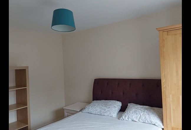 Double bedroom ENSUITE w parking Main Photo