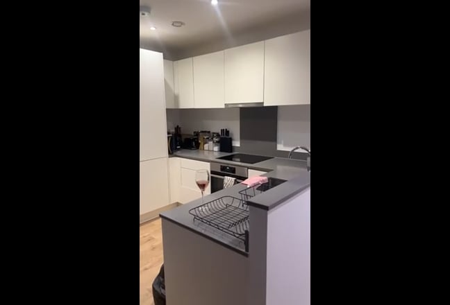 Spacious Double Room/Bed & Lovely Location!!!  Main Photo