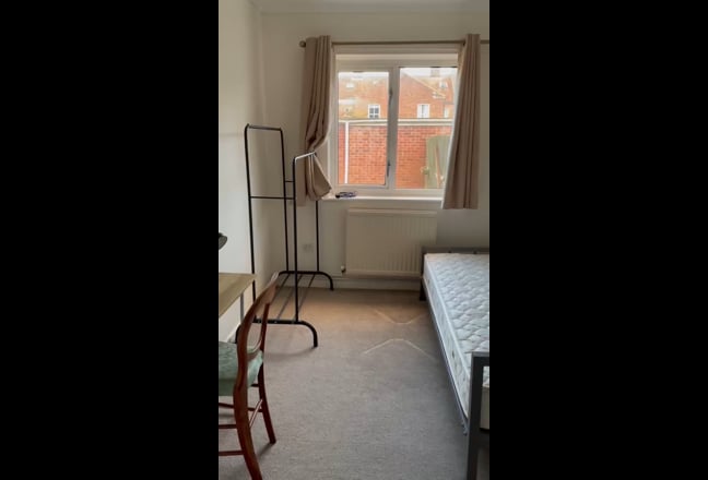 Newly Renovated Rooms in 4-Bedroom House – Golden  Main Photo