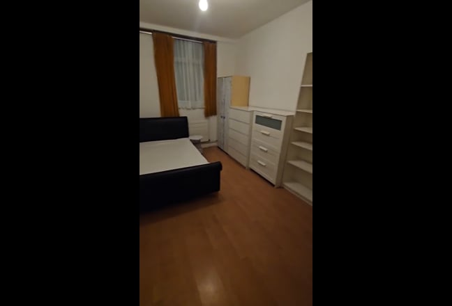 Spacious Double room available to rent  Main Photo