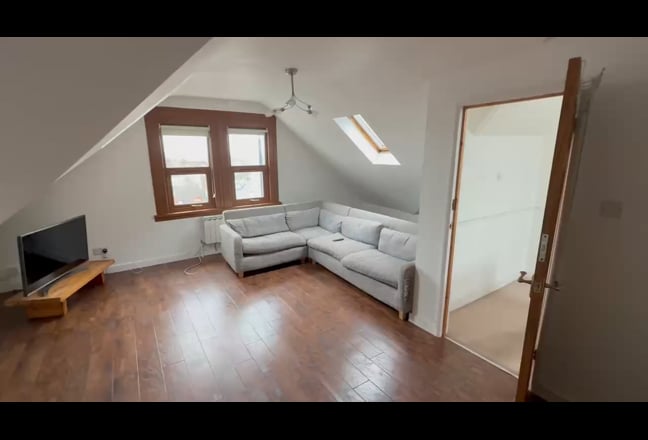 Immaculate 2bed flat with roof terrace. Main Photo